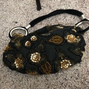 Hand bag with beautiful embroidery in velvet